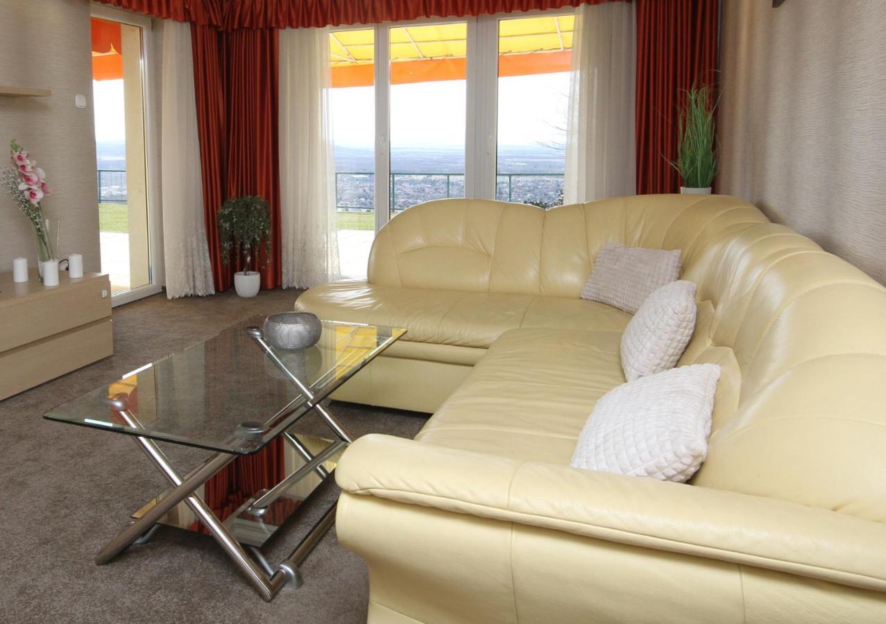 Astra Apartman Татабанья Экстерьер фото