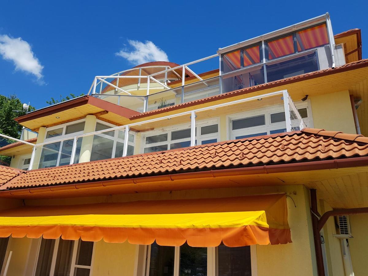 Astra Apartman Татабанья Экстерьер фото